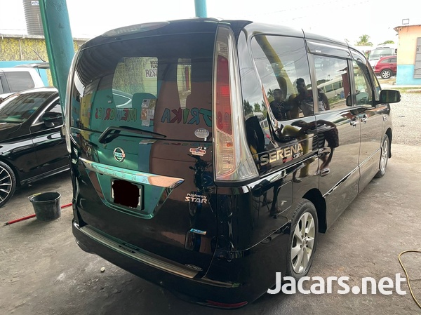 Nissan Serena 2,0L 2012-3