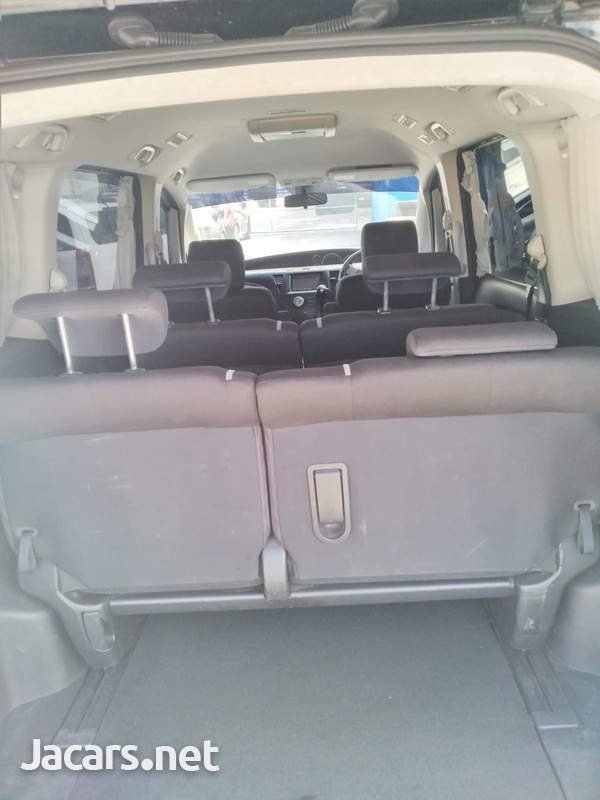 Mazda Biante 1,8L 2010-5