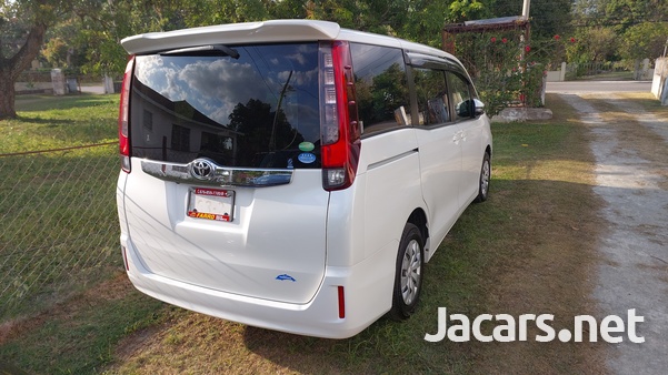2014 Toyota Noah-13