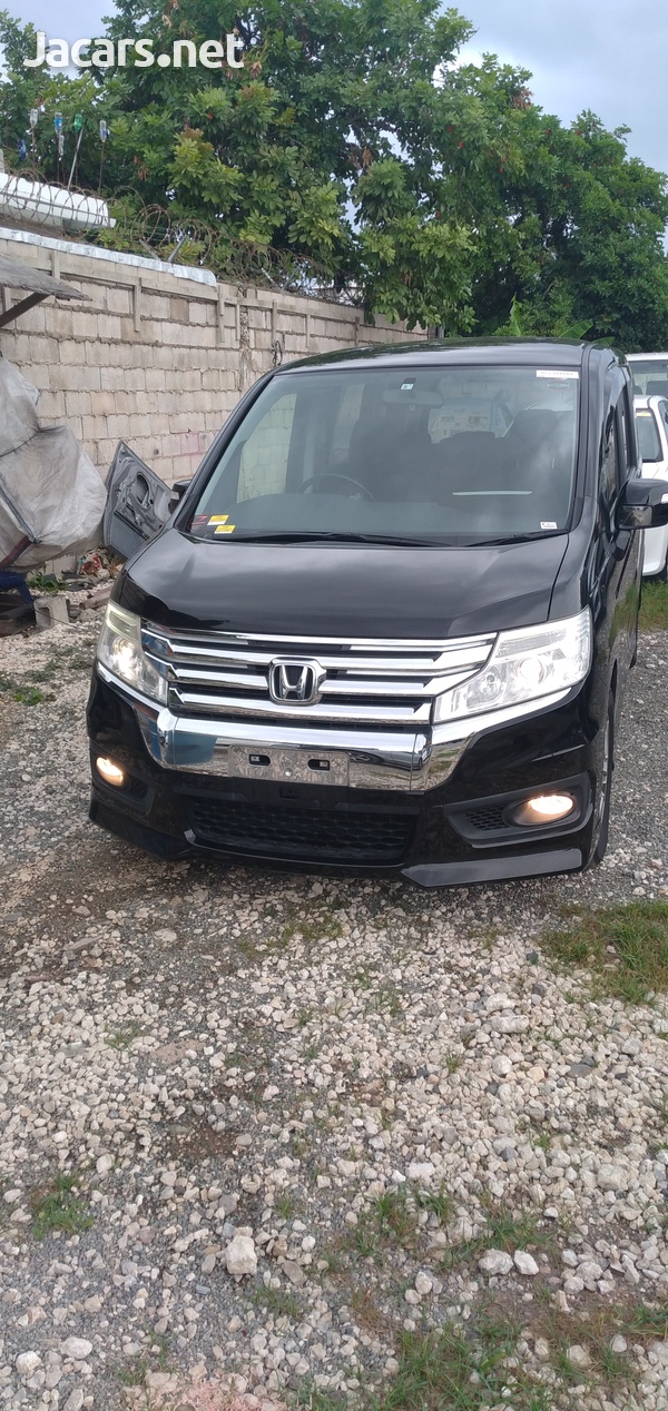 Honda Stepwgn Spada 1,9L 2013-1