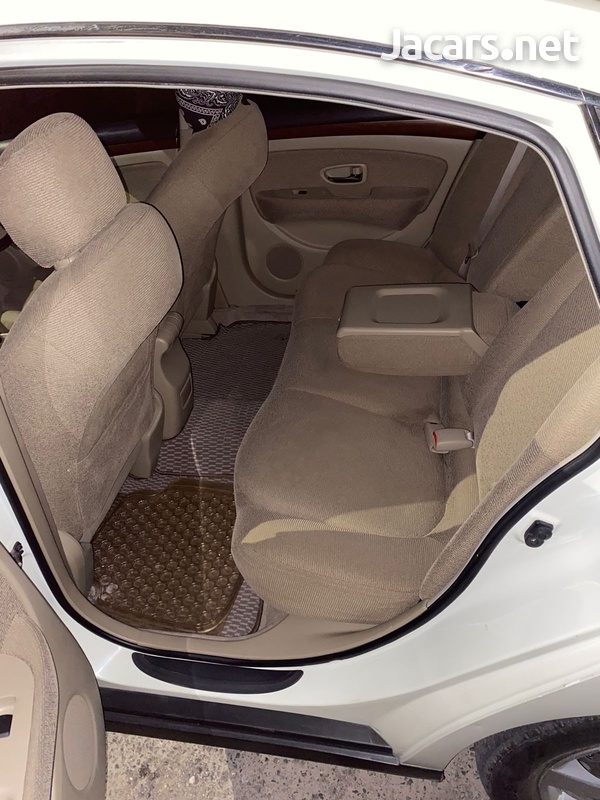 Nissan Sylphy 2,0L 2011-1
