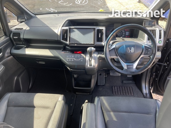 Honda Stepwgn Spada 2,0L 2013-9