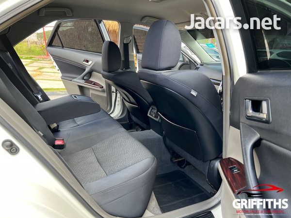 Toyota Mark X 2,5L 2012-8