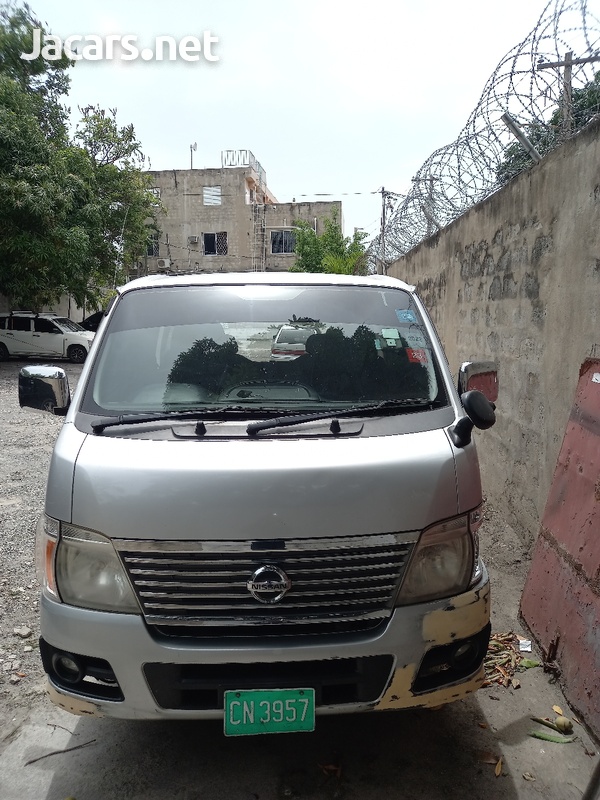Nissan Caravan-2