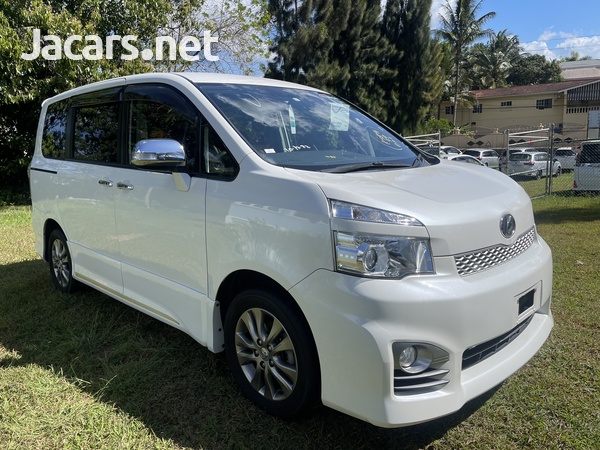 Toyota Voxy 2,0L 2013-2