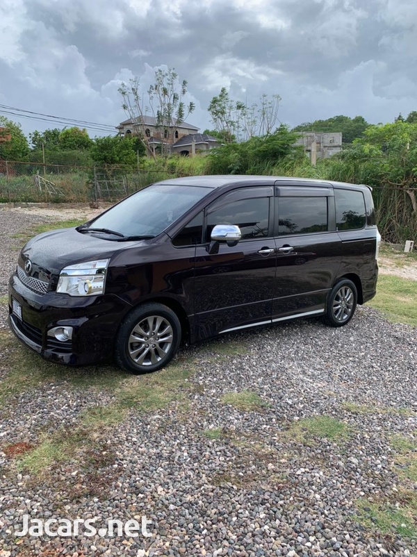 Toyota Voxy 2,0L 2013-3