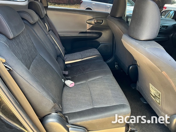 Toyota Wish 2,0L 2010-8