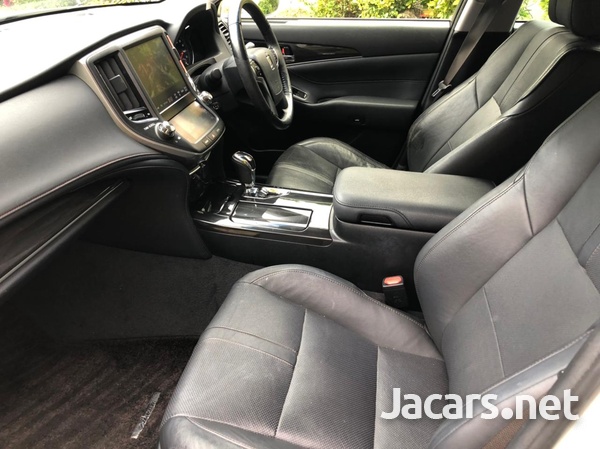 Toyota Crown 2,5L 2015-3
