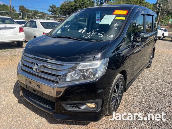 Honda Stepwgn Spada 2,0L 2013-1
