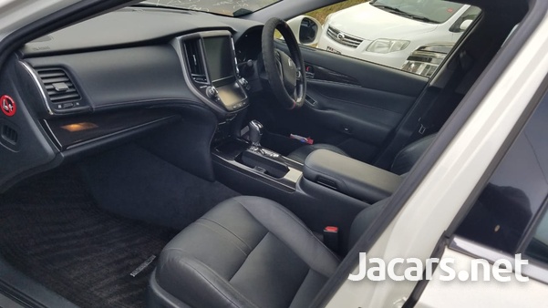 Toyota Crown 2,5L 2015-9