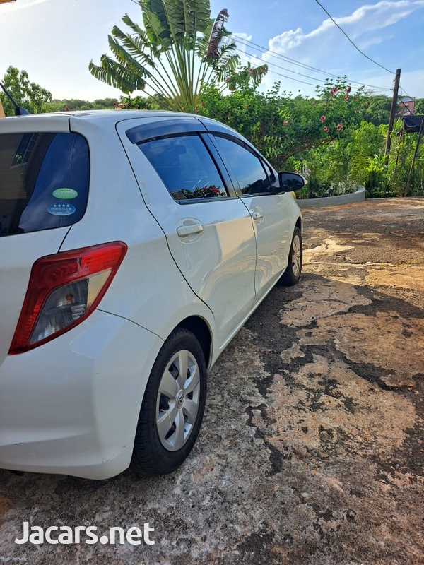 Toyota Vitz 1,3L 2012-4