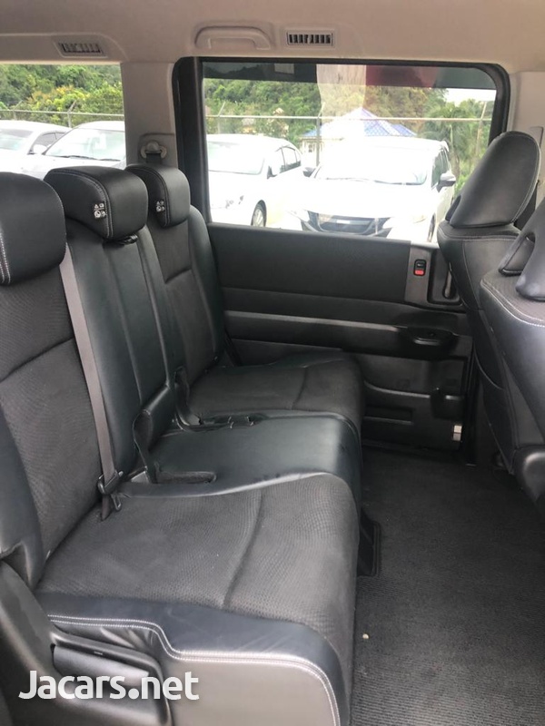 Honda Stepwgn Spada 2,0L 2013-9