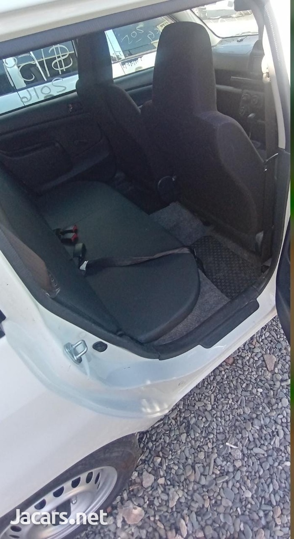 Toyota Probox 1,5L 2016-3