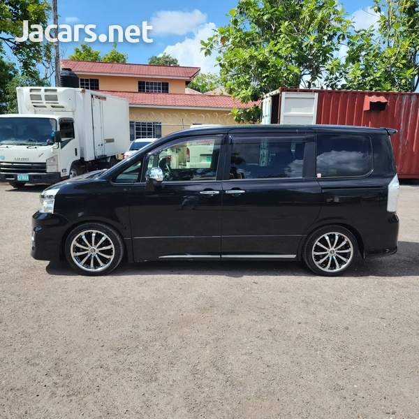 Toyota Voxy 2,0L 2013-2
