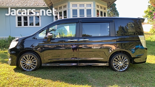 Honda Stepwgn Spada 2,0L 2013-6