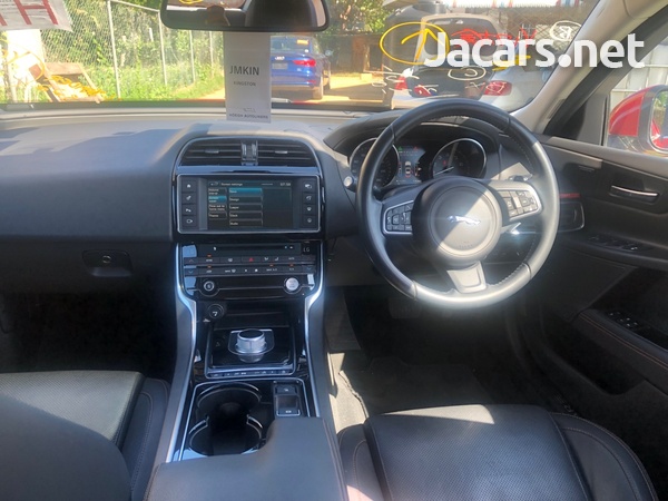 Jaguar XE 2,0L 2015-9