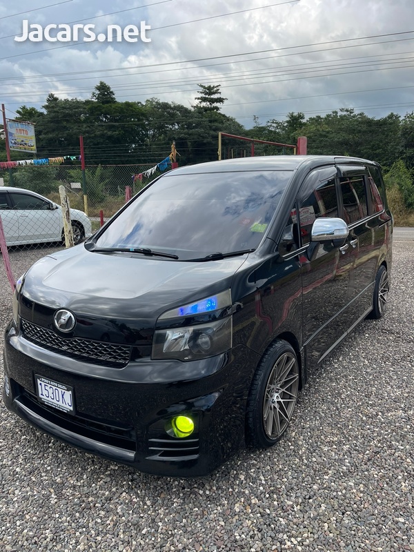 Toyota Voxy 2,0L 2012-9