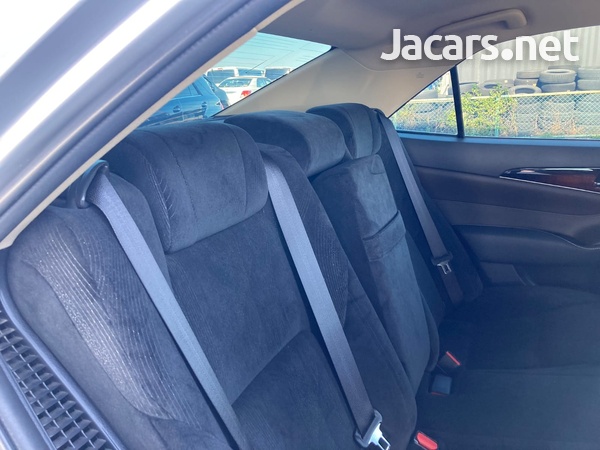 Toyota Crown 2,5L 2017-8