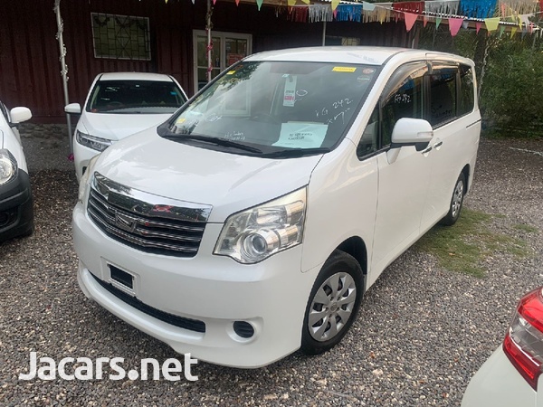Toyota Noah 2,0L 2013-1