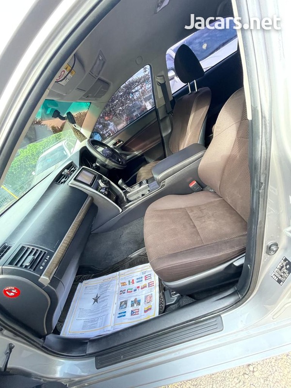 Toyota Mark X 2,5L 2013-3