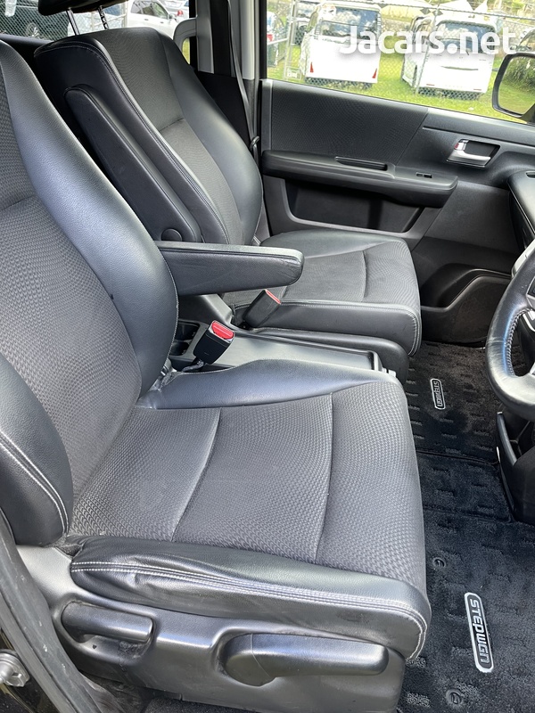 Honda Stepwgn Spada 2,0L 2013-8