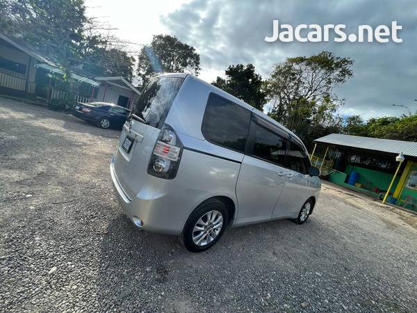 Toyota Voxy 2,0L 2010-2