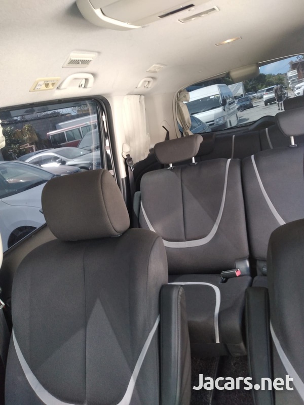 Mazda Biante 1,8L 2010-9