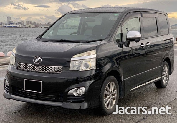 Toyota Voxy 2,0L 2013-2