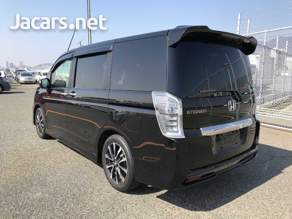 Honda Stepwgn Spada 2,0L 2013-4