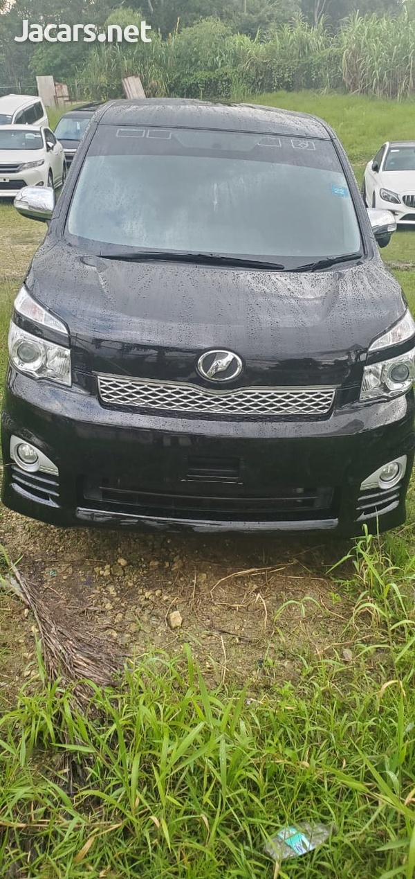 Toyota Voxy 2,0L 2012-1