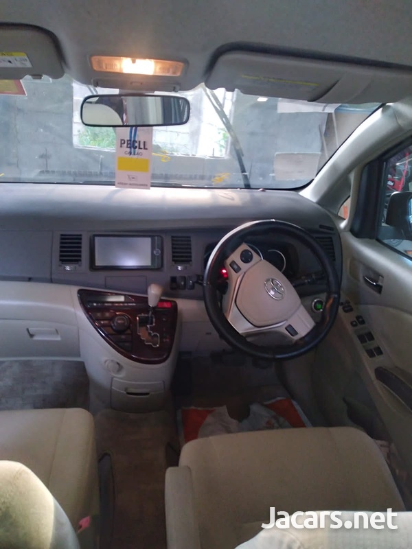 Toyota Isis 1,8L 2014-8