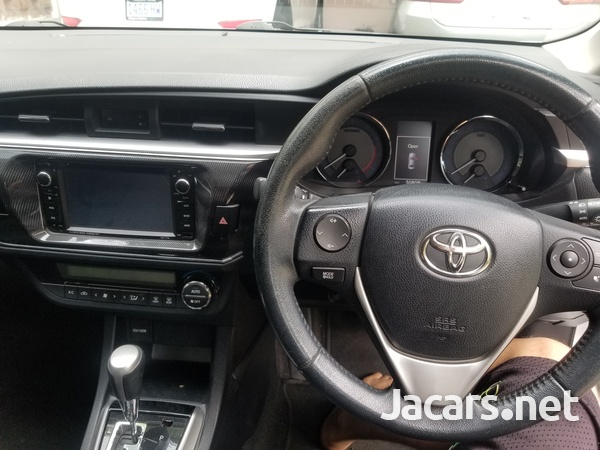 Toyota Corolla Altis 1,6L 2016-7