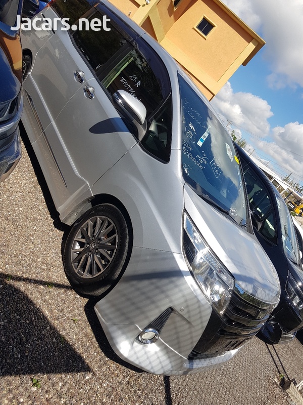 Toyota Noah 2,0L 2014-5