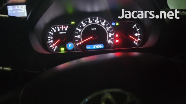 Toyota Voxy 2,0L 2014-8