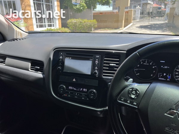 Mitsubishi Outlander or Airtrek 2,0L 2019-2