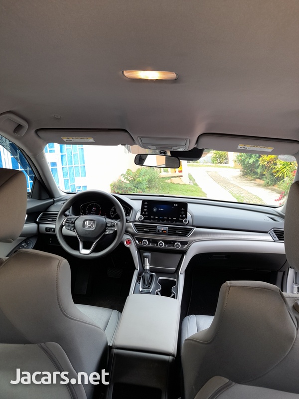 Honda Accord 1,5L 2020-8