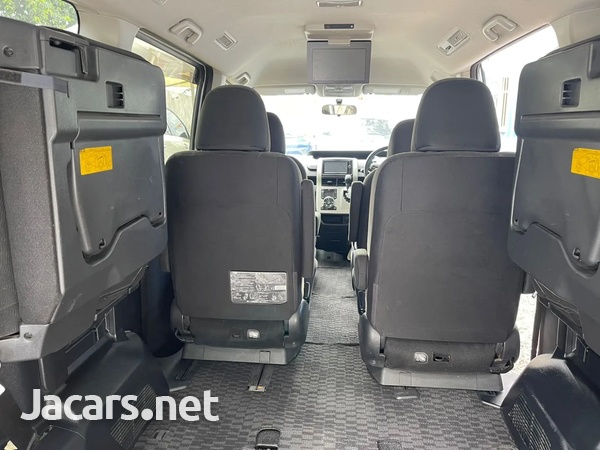 Toyota Noah 2,0L 2013-9