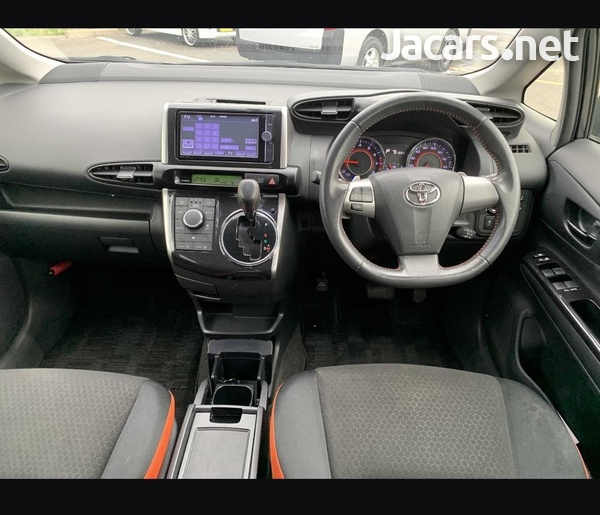 Toyota Wish 2,0L 2013-6