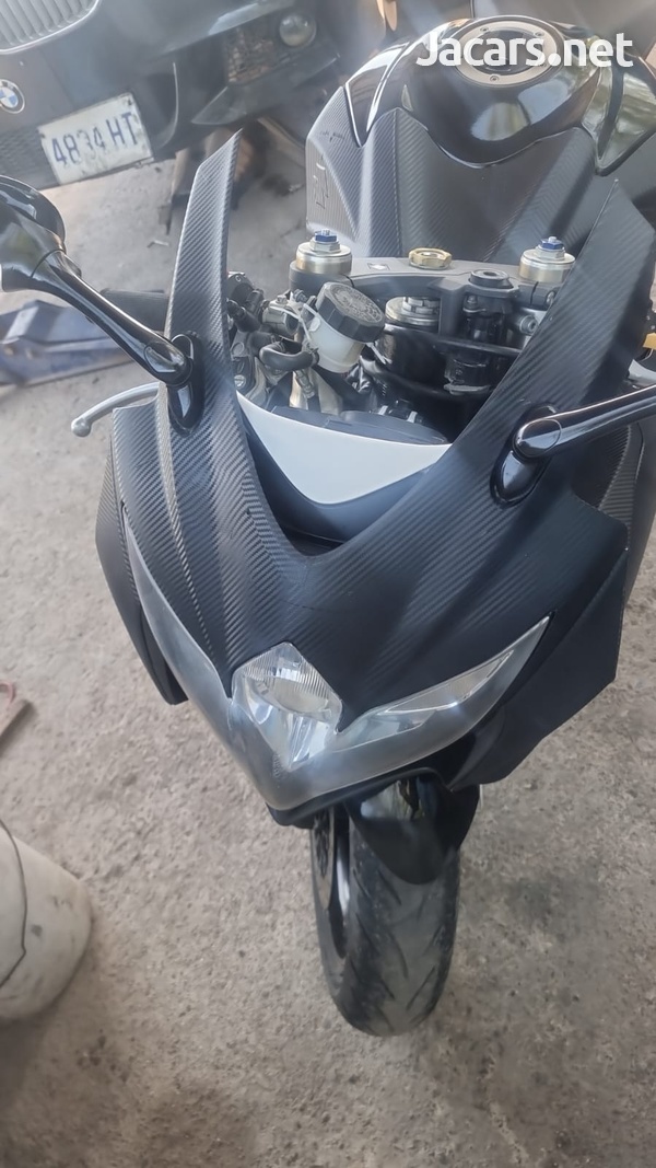 Suzuki GXR 2010-2