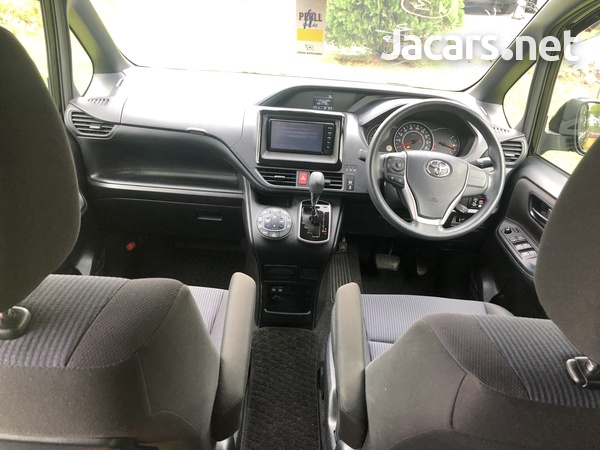 Toyota Voxy 2,0L 2017-8