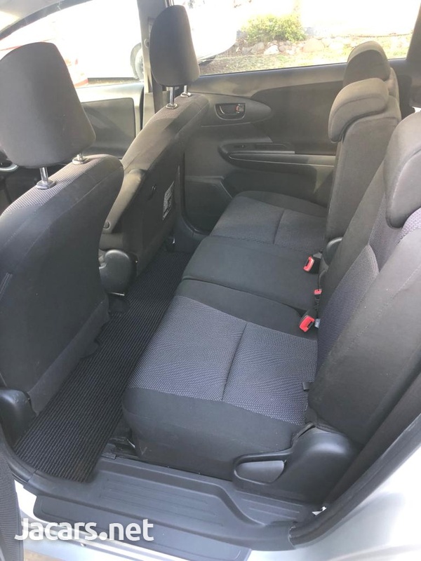 Toyota Wish 1,8L 2016-8