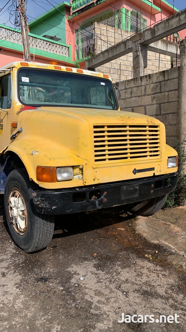 1995 International Dt Truck-1