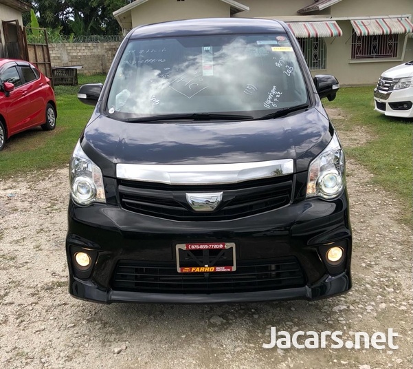 Toyota Noah 2,0L 2013-1