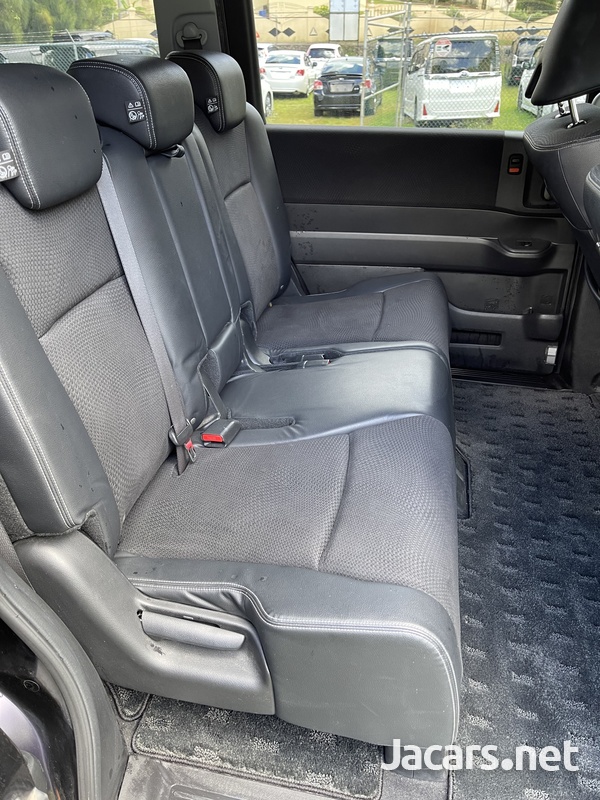 Honda Stepwgn Spada 2,0L 2013-9
