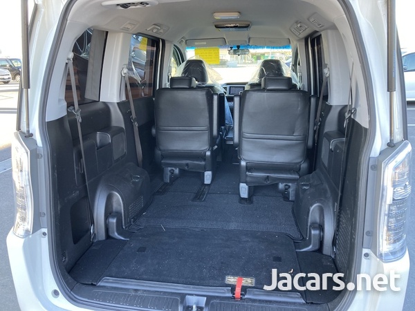Honda Stepwgn Spada 2,0L 2014-8