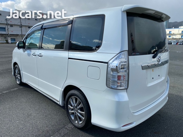 Toyota Voxy 2,0L 2012-2