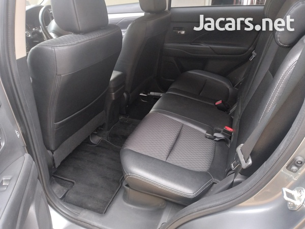 Mitsubishi Outlander 2,5L 2013-8