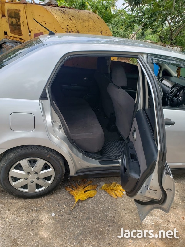 Nissan Tiida 1,5L 2011-5