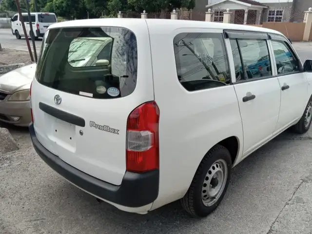 Toyota Probox 1,3L 2021, Saint Catherine - 2