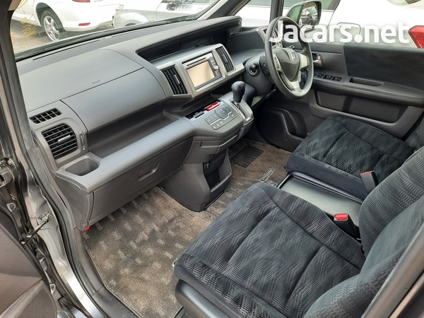 Honda Stepwgn 2,0L 2013-7